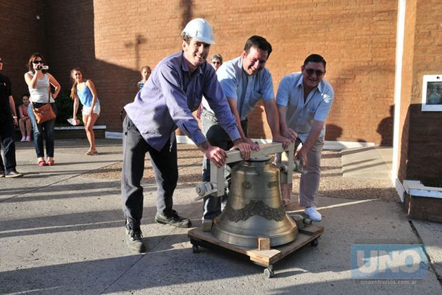La iglesia Santa Lucía concretó un viejo proyecto y tendrá su campanario