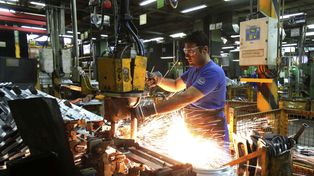 Lozano consideró esencial reducir la jornada laboral, obligando el cumplimiento de las 8 horas laborales sin reducción salarial para los 2,4 millones asalariados registrados que desempeñan sobrejornadas.&nbsp;
