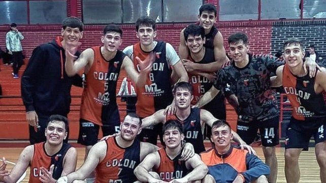 Colón (SF) jugó en gran nivel y goleó a Unión B en el Clásico por el Torneo Oficial.