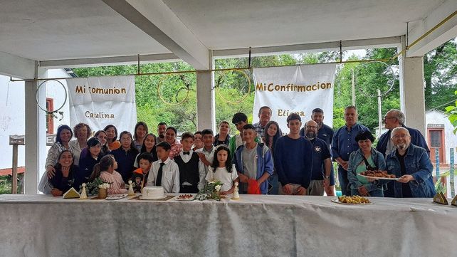 Festejo. El obispo no conocía nuestra isla y fue un honor recibirlo. Agradecer a todos los que colaboraron para disfrutar en familia de una mañana muy emotiva