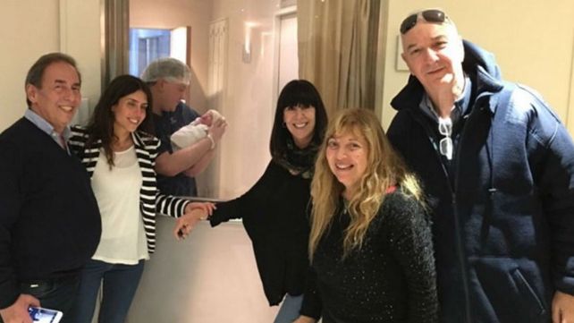 Nació Romeo, el hijo de Jonatan Viale y nieto de Mauro