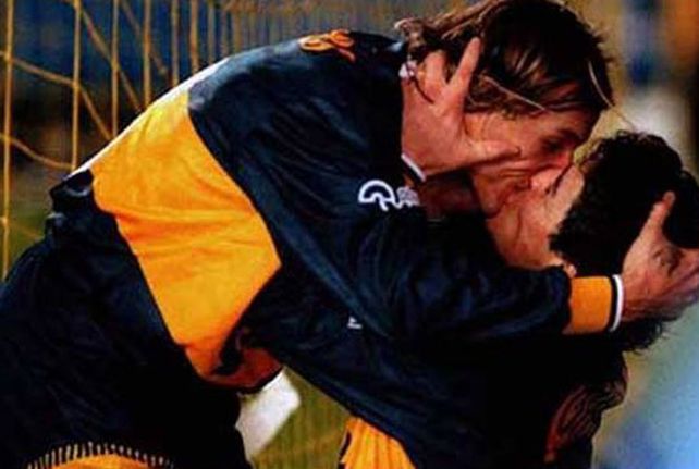 Un pico a lo Maradona-Caniggia