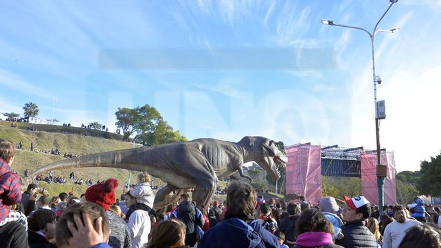 Una multitud eligió el feriado para visitar a los dinosaurios