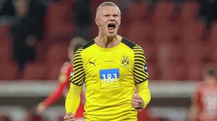 Borussia Dortmund goleó a Wolfsburgo y sueña con la Bundesliga