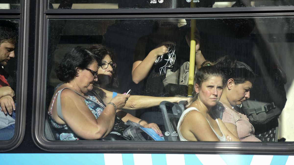 Las malas frecuencias de los colectivos siguen sumando críticas