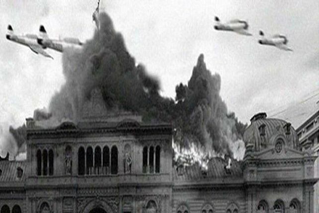 Bombardeos a Casa Rosada y Plaza de Mayo: lanzaron 14 toneladas de explosivos, un saldo de 2000 heridos y más de 350 muertos. 