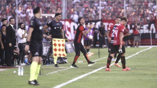El DT de Newells Mariano Soso está feliz por el triunfo.