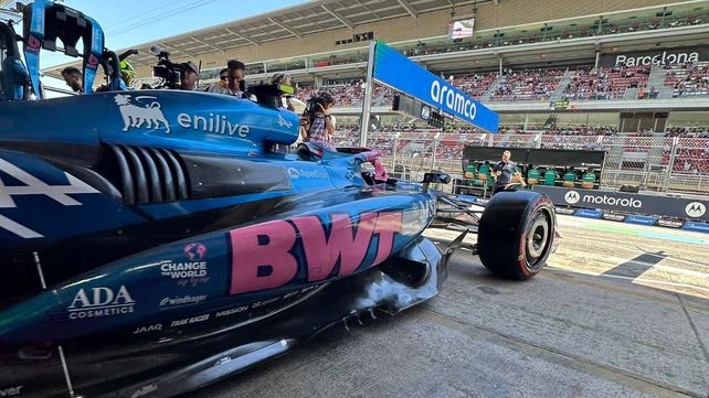 El Alpine de Franco Colapinto sale a pista para la clasificación en la Fórmula 1 en Barcelona.