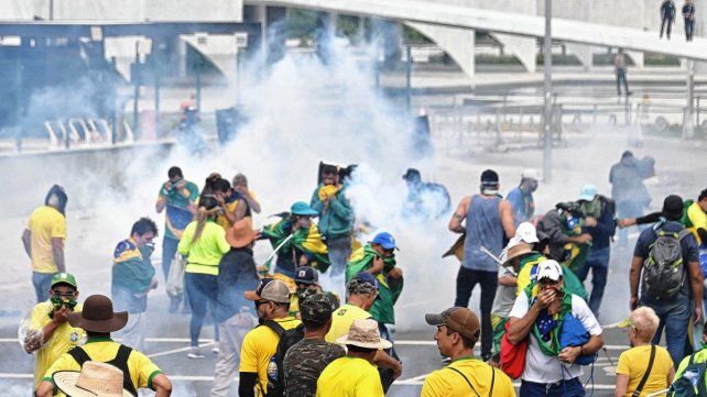 Alberto Fernández y Cristina Kirchner repudiaron el ataque a las sedes de gobierno en Brasil
