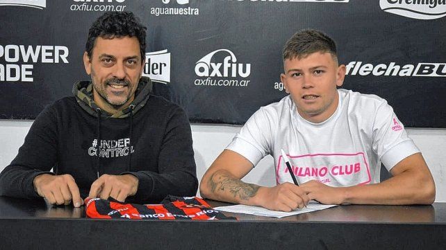 Benjamín Bravo firmó su primer contrato profesional junto a Dante Molina