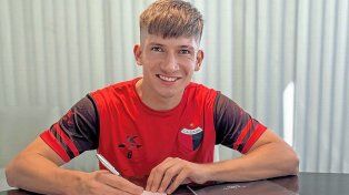 Facundo Taborda firmó su contrato con Colón hasta diciembre del 2025.