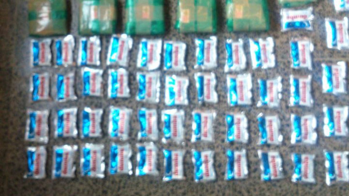 ¿Qué hacían con hojas de coca y paquetitos de bicarbonato?