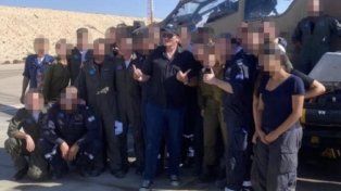 El cineasta Quentin Tarantino visitó a las tropas israelíes en Tel Aviv