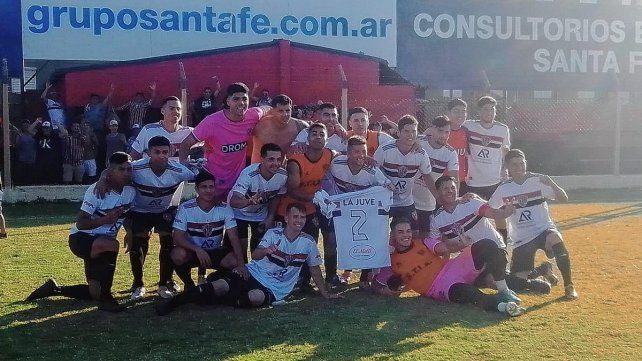 Vecinal Gálvez logró el ascenso a la Primera A de la Liga Santafesina Vecinal Gálvez logró el ascenso a la Primera A de la Liga Santafesina