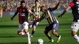 Ever Banega jugó el clásico, tuvo una lesión muscular y no volvió a estar disponible en Newells. El diez jugaría en La Paternal de doble cinco.