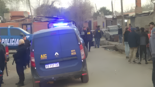 La policía llegó al lugar minutos después del asesinato de Leiva, en barrio Vía Honda.