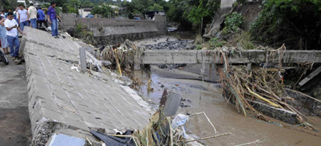 El hurac&aacute;n Ida caus&oacute; 91 muertos en El Salvador por inundaciones