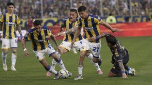 Di María inicia un ataque, con Duarte y Copetti como escoltas, en el empate de Central ante Boca.