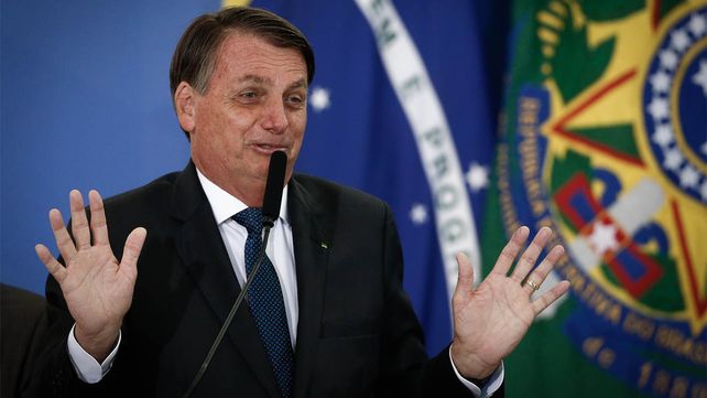 Denuncian que Bolsonaro atrasó tres meses la vacunación por razones ideológicas