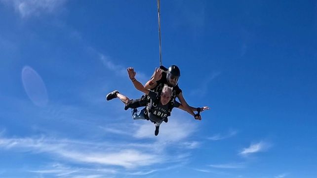 Volar y volar. El paracaidismo se puede practicar de manera recreativa y también como un deporte.&nbsp; 