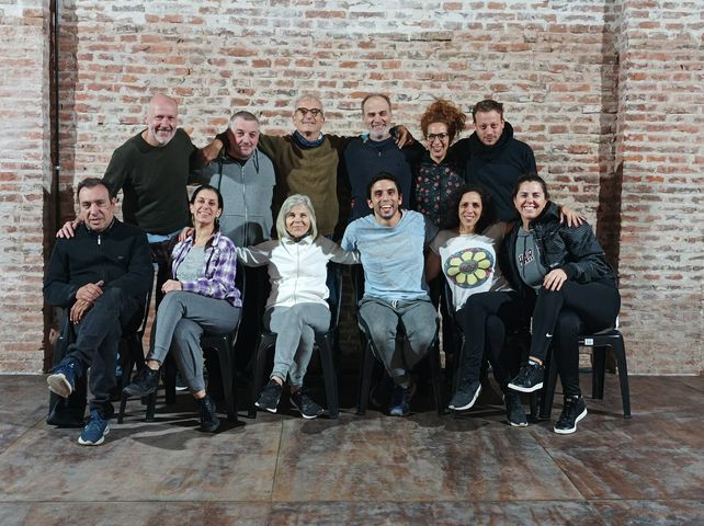 Parte del equipo de La Orilla Infinita, la nueva sala de teatro independiente de Rosario. 