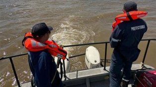 Muerte de un policía en el río: buscan la lancha hundida en San Lorenzo