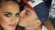 Feliz, publicó ella junto a su nuevo amor.