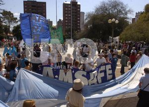 Las escuelas y la administración pública de la provincia van al paro