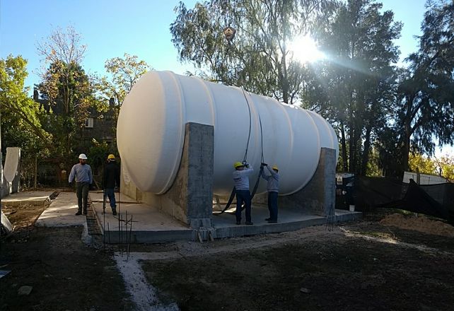 Montaron tres cisternas de 100 mil litros en Bº Las Flores para mejorar la red de agua