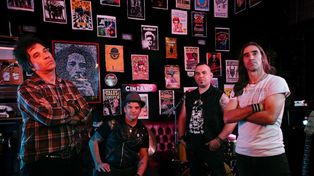 Los Bulldog, la banda emblemática de la escena punk rock rosarina, tienen su propia biografía, escrita por Martín Kekedjian.