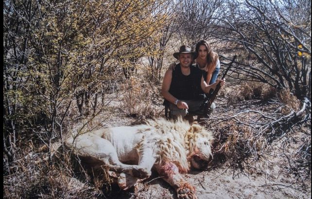 Indignación por un safari asesino de Matías Garfunkel y Victoria Vannucci