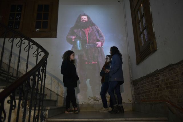 Impronta. Los personajes de la saga se adueñaron de los rincones de la facultad de Entre Ríos al 700.