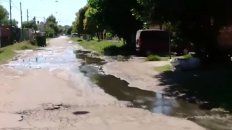 barrio las flores: colapso la red cloacal y los vecinos se inundan de aguas servidas barrio las flores: colapso la red cloacal y los vecinos se inundan de aguas servidas