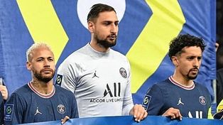 Neymar desmintió una pelea con un compañero después de la eliminación en la Champions League.
