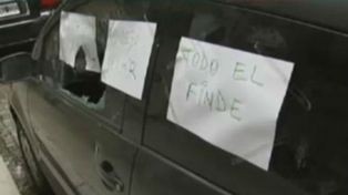 Sonó la alarma 12 horas seguidas y los vecinos le rompieron los vidrios del auto