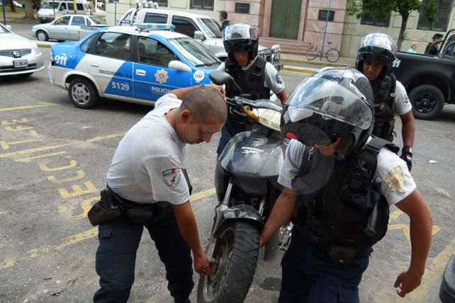 Persiguieron y arrestaron a dos ladrones de motos en Santa Fe