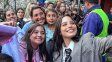 Emilia Mernes con los fanáticos en Nogoyá. Emilia Mernes con los fanáticos en Nogoyá.