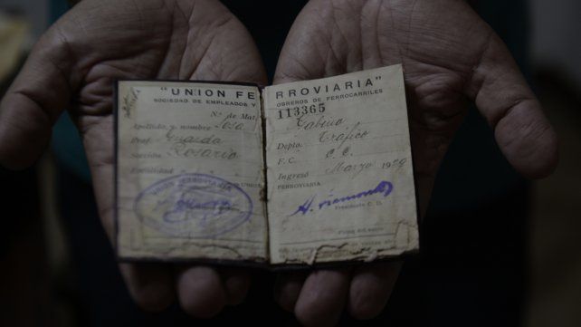 El carnet de Gabino Sosa quien se desenvolvió en la estación Central Córdoba como un ferroviario  ejemplar.