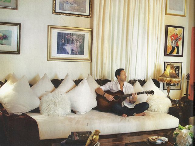 La vida de Julian Lennon a los 50 en su mansión de Francia