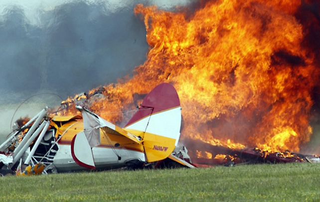 Impresionante. El Stearman en llamas en la pista de Dayton.