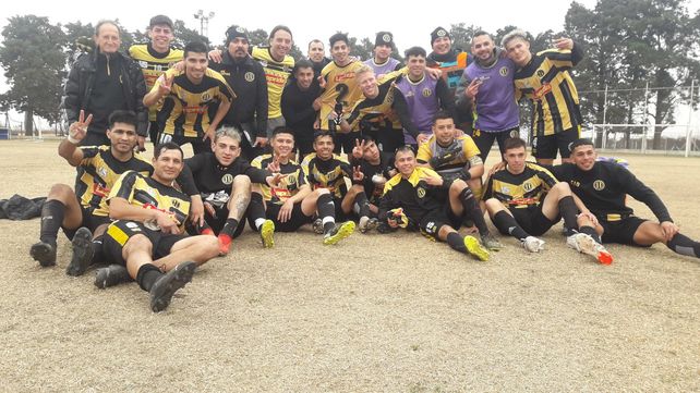 Felicidad aurinegra. Oriental fue el más bravo en Alvarez