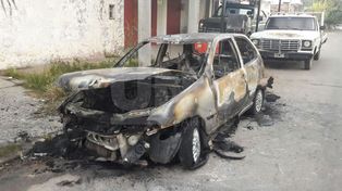 Nuevo auto quemado en la ciudad