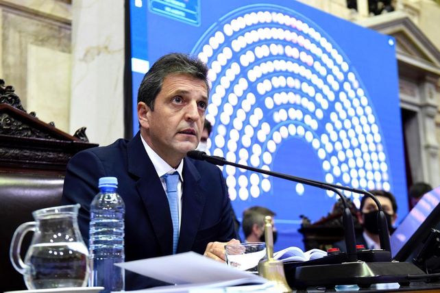 Massa pidió la inmediata suspensión del pornodiputado y lo echó del recinto virtual