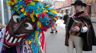 Inauguran una muestra fotográfica sobre carnavales de países europeos​