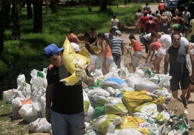 Convocan a jóvenes que quieran brindar ayuda en zonas anegadas
