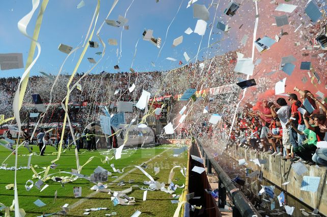 Luego de las agresiones al juez de línea suspendieron la platea baja de Colón