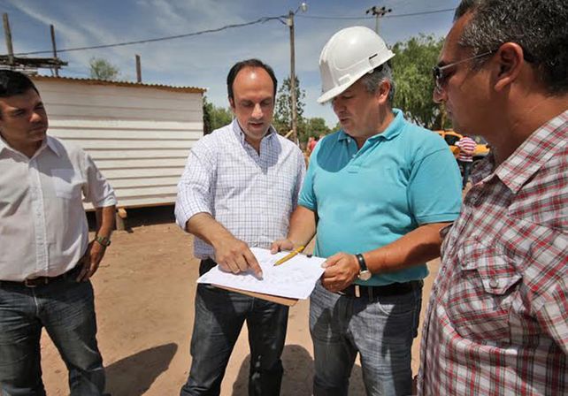 Recorrida. El intendente visitó los módulos donde se alojan las familias que ya fueron evacuadas en la ciudad. Gentileza/Municipalidad de Santa Fe