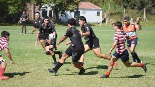 Universitario consiguió imponerse en las tres categorías ante SFRC B.