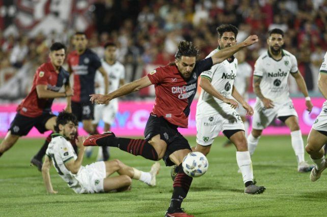 Guillermo May reclamó un dinero y la Fifa le dio la razón. Newells debe pagar 450 mil dólares.