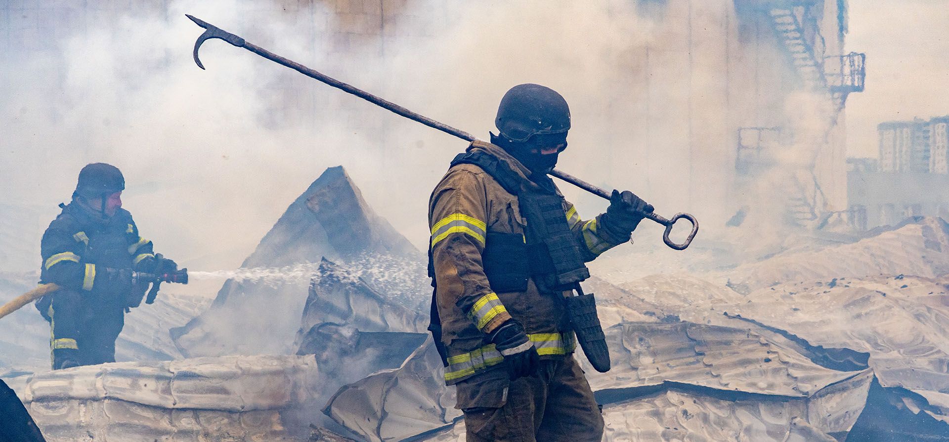 Equipos de rescate trabajan en el tejado de un edificio dañado tras un ataque aéreo ruso en Járkiv, Ucrania, el viernes 23 de octubre de 2026. (Foto AP/Andrii Marienko) Equipos de rescate trabajan en el tejado de un edificio dañado tras un ataque aéreo ruso en Járkiv, Ucrania, el viernes 23 de octubre de 2026. (Foto AP/Andrii Marienko)